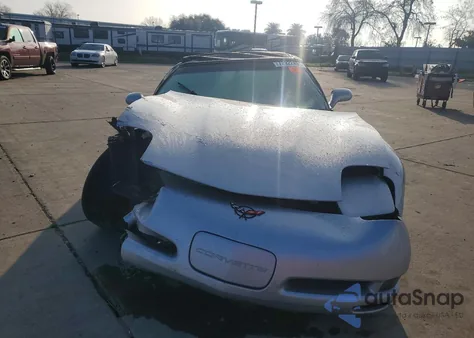 2001 Chevrolet Corvette z USA, uszkodzony, nr VIN 1G1YY32G815110671